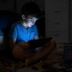 TDAH e Telas: Como o Tempo de Celular Afeta Crianças com Déficit de Atenção